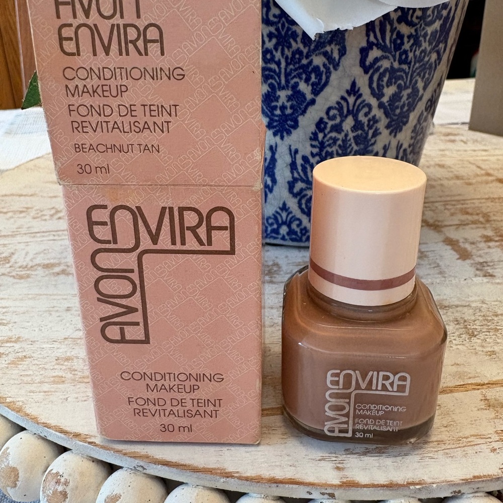 Avon Envira Conditioning Makeup - Beachnut Tan